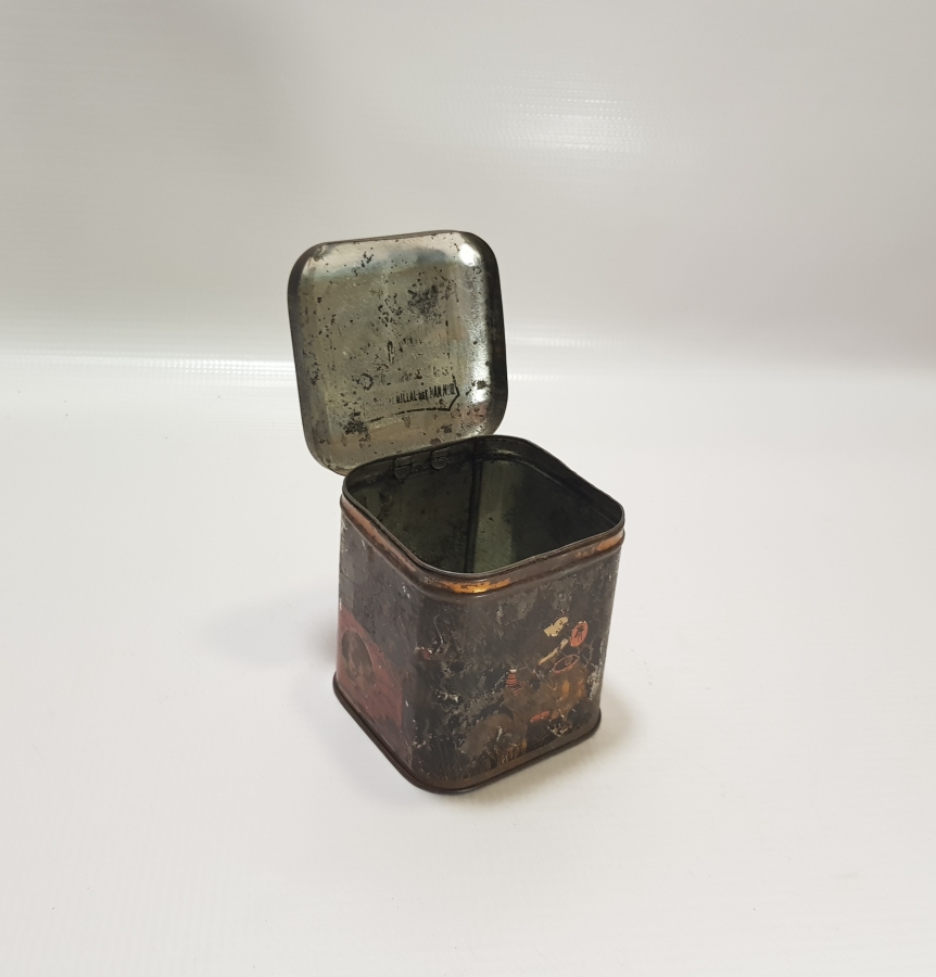 ÜZERİNDE OSMANLI DEVLET ARMASI BULUNAN OSMANLI DÖNEMİ ÇAY KUTUSU