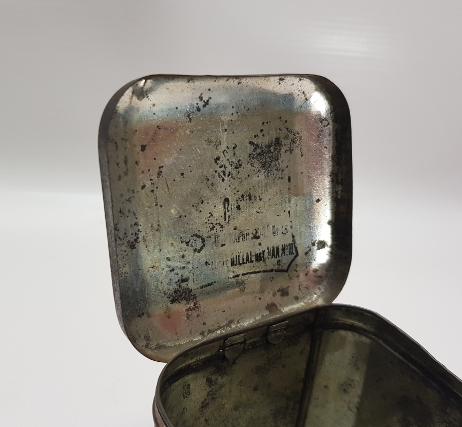 ÜZERİNDE OSMANLI DEVLET ARMASI BULUNAN OSMANLI DÖNEMİ ÇAY KUTUSU