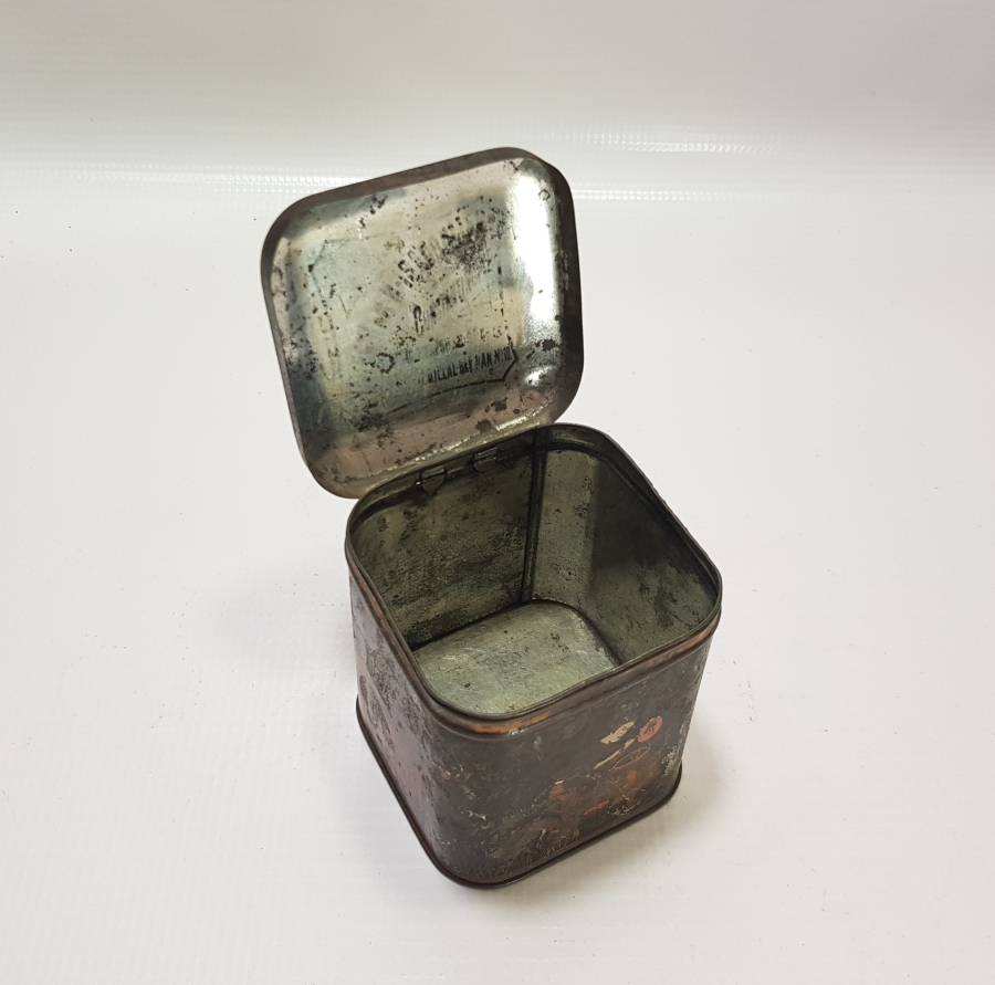 ÜZERİNDE OSMANLI DEVLET ARMASI BULUNAN OSMANLI DÖNEMİ ÇAY KUTUSU