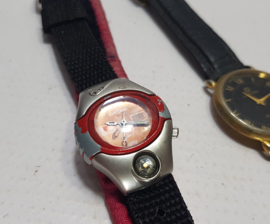 İKİ ADET PİLLİ KOL SAATİ