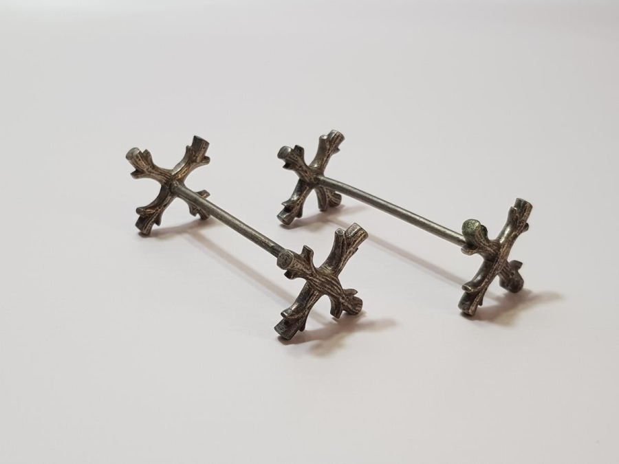 BİR ÇİFT ANTİKA KALEM - KAMA STANDI