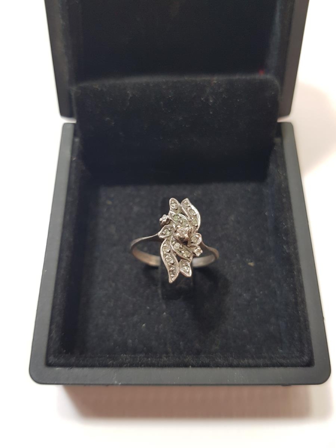 ÇİÇEK FORMLU ANTİKA PIRLANTA YÜZÜK