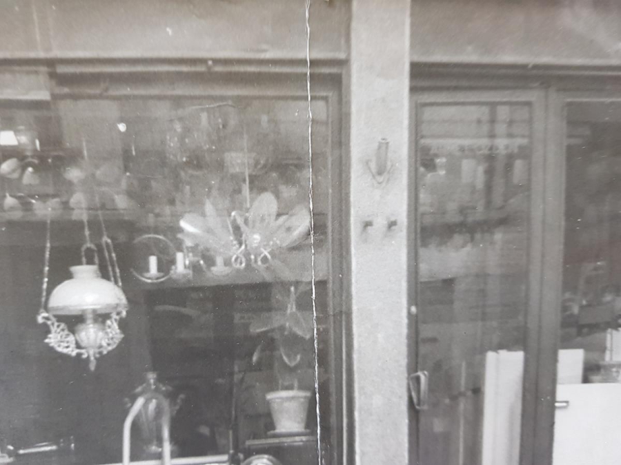 ANTİKA BEYAZ EŞYA, RADYO DÜKKANI FOTOPRAFI