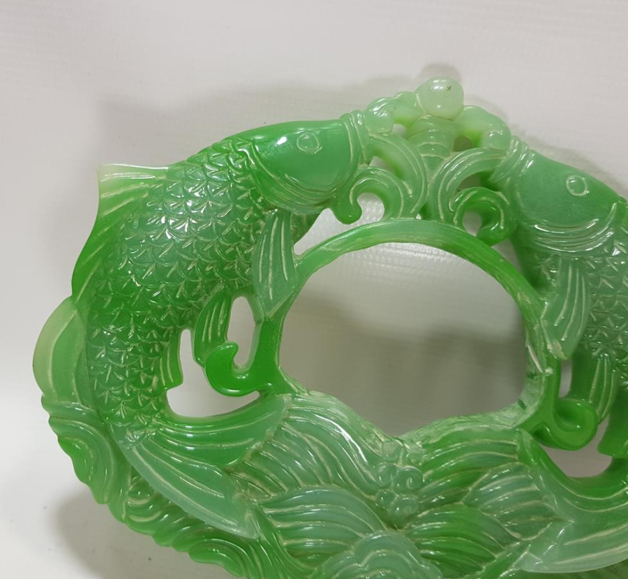 JADE TAŞINDAN YAPILMIŞ BALIK FİGÜRLÜ BÜYÜK BOY APLİK