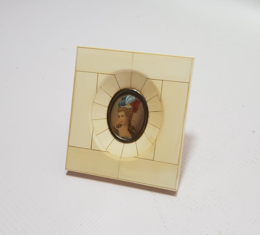 1850'LERDEN FİL DİŞİ ÇERÇEVELİ EL YAPIMI RESİM