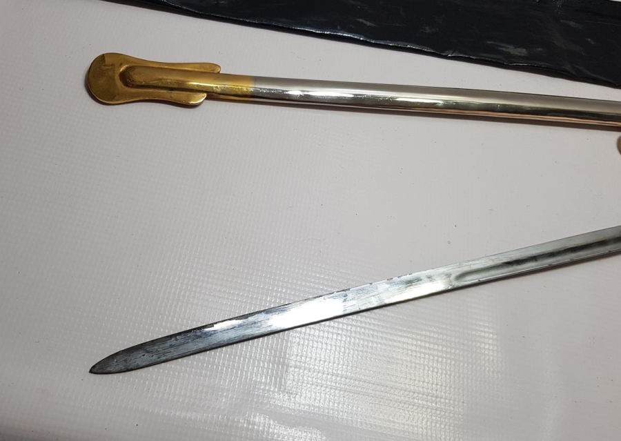 ORİJİNAL KORUMA KILIFINDA ANTİKA SUBAY KILICI