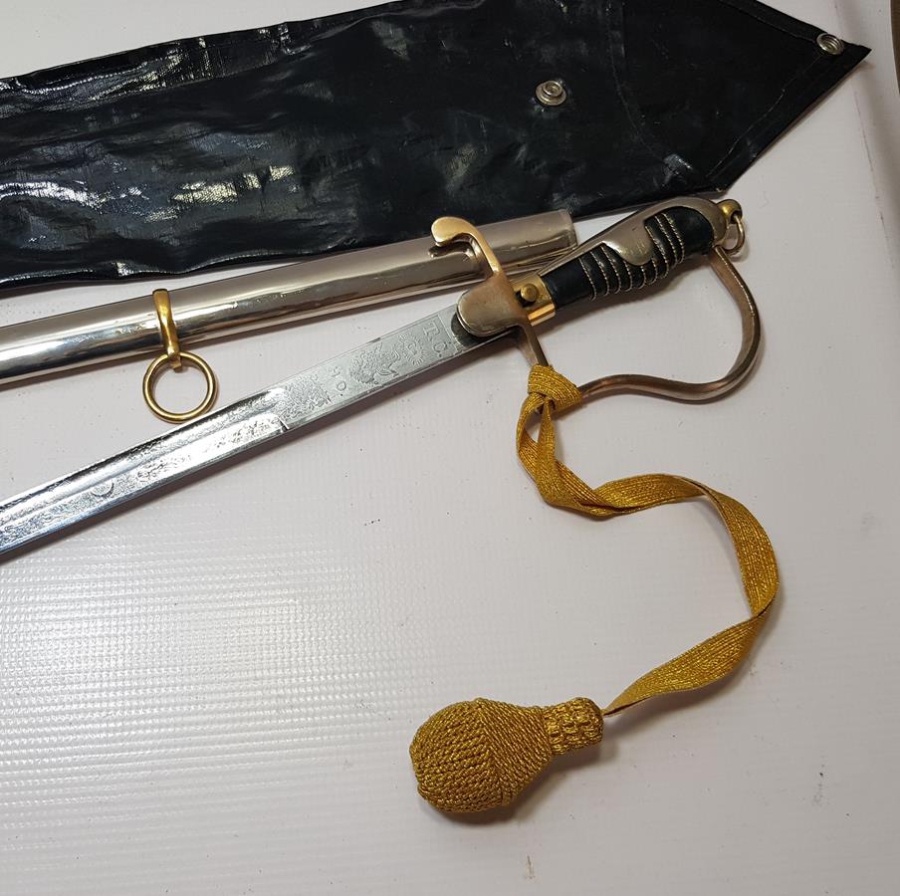 ORİJİNAL KORUMA KILIFINDA ANTİKA SUBAY KILICI