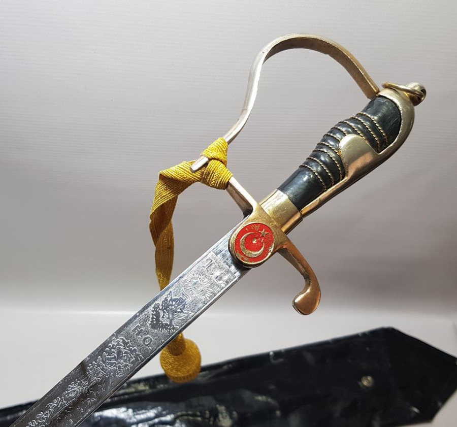 ORİJİNAL KORUMA KILIFINDA ANTİKA SUBAY KILICI