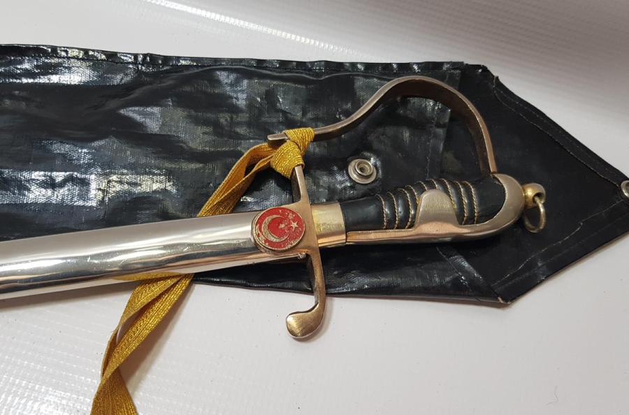 ORİJİNAL KORUMA KILIFINDA ANTİKA SUBAY KILICI