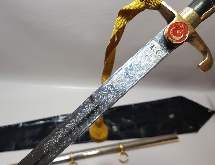 ORİJİNAL KORUMA KILIFINDA ANTİKA SUBAY KILICI