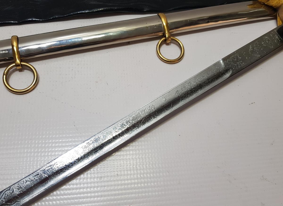 ORİJİNAL KORUMA KILIFINDA ANTİKA SUBAY KILICI