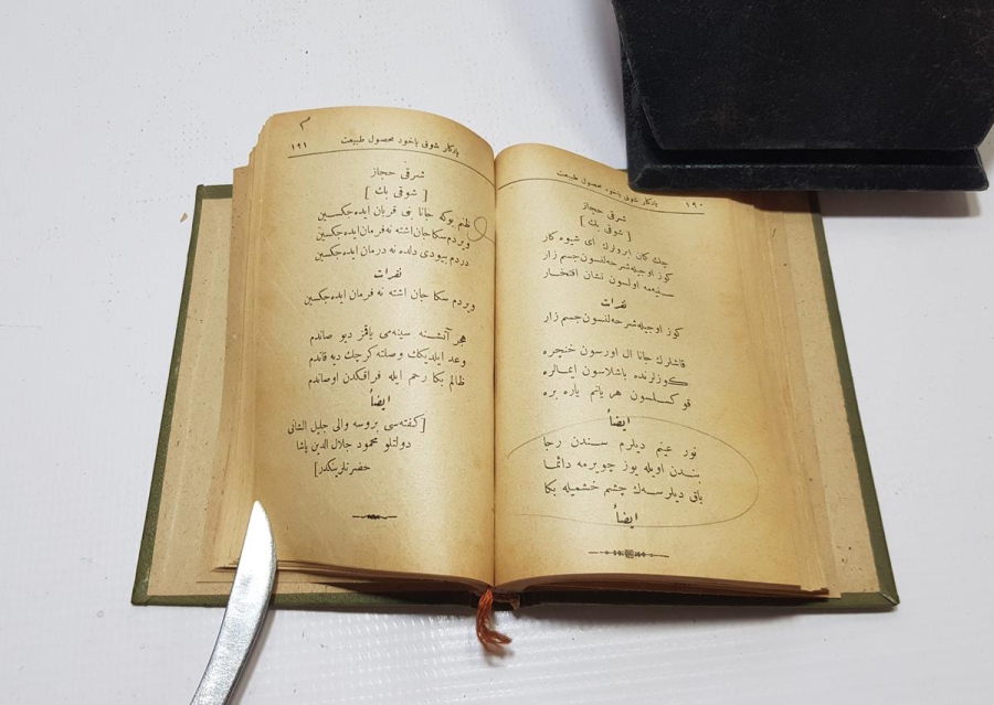 OSMANLICA ŞARKILAR KİTABI