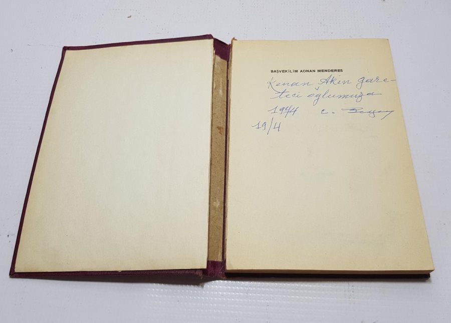 CELAL BAYAR ISLAK İMZALI KİTAP: BAŞVEKİLİM ADNAN MENDERES