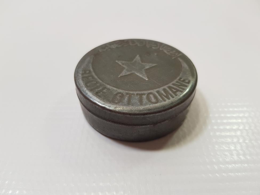 OSMANLI DÖNEMİ ÜZERİ OSMANLICA VE FRANSIZCA YAZILI NADİR FORM TÜTÜN KUTUSU