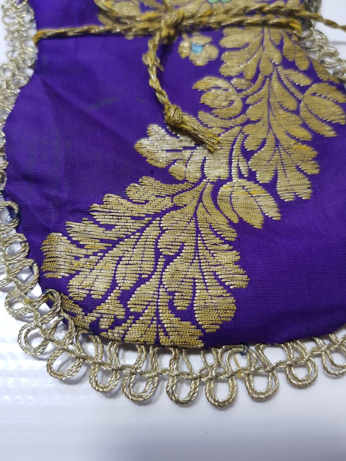 OSMANLI DÖNEMİ ALTIN SIRMA İŞLEMELİ MOR RENKLİ ELMASİYE KESE