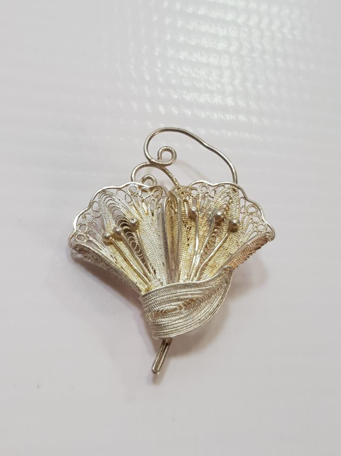 ÇİÇEK FORMLU TELKARİ GÜMÜŞ BROŞ