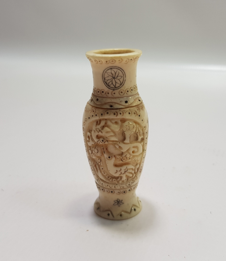 EL OYMA İŞÇİLİKLİ UZAK DOĞU YAPIMI MİNYATÜR KEMİK VAZO