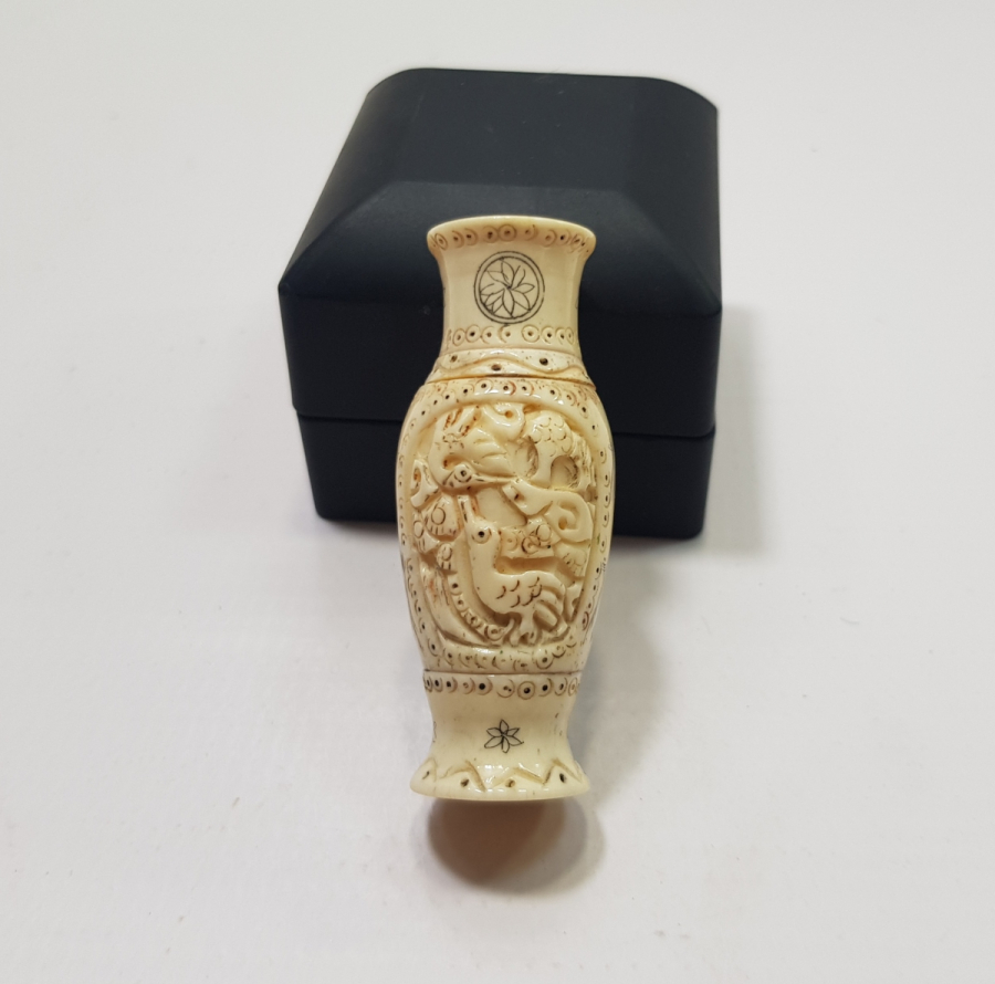 EL OYMA İŞÇİLİKLİ UZAK DOĞU YAPIMI MİNYATÜR KEMİK VAZO