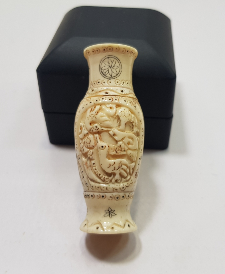 EL OYMA İŞÇİLİKLİ UZAK DOĞU YAPIMI MİNYATÜR KEMİK VAZO