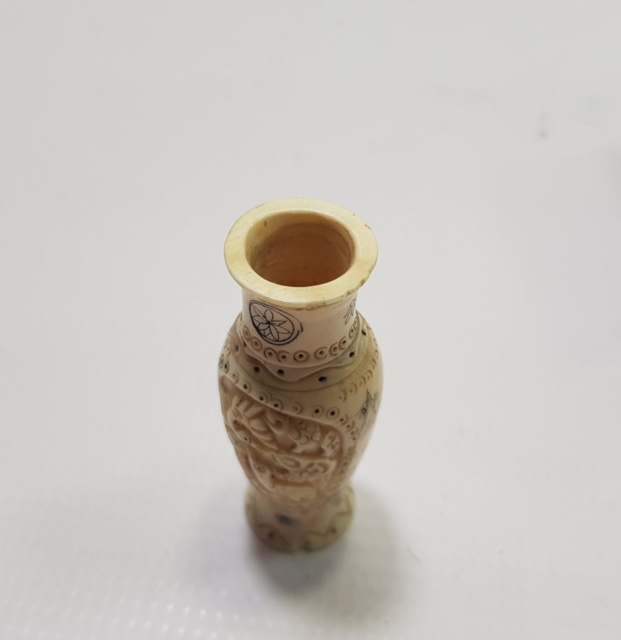 EL OYMA İŞÇİLİKLİ UZAK DOĞU YAPIMI MİNYATÜR KEMİK VAZO