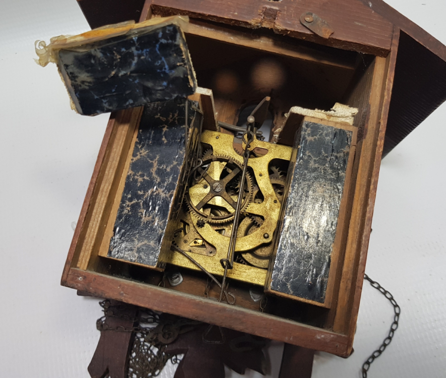 KARAORMAN MODELİ ANTİKA GUGUKLU TOPLU DUVAR SAATİ