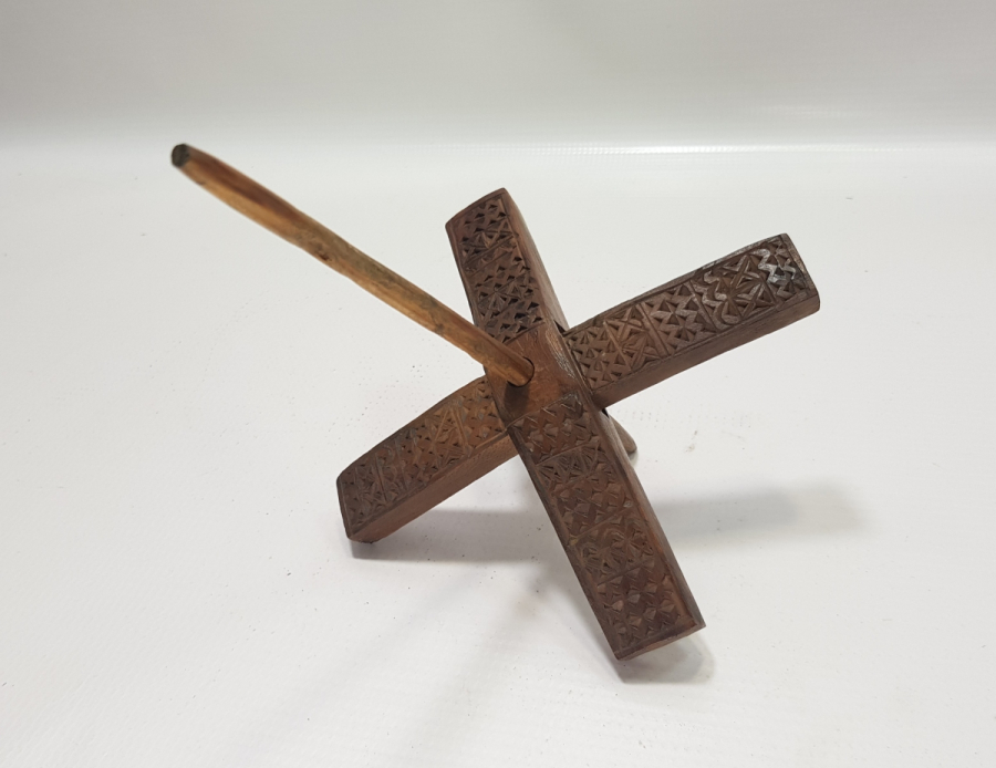 ÜZERİ İŞLEMELİ OSMANLI DÖNEMİ AHŞAP KİRMAN