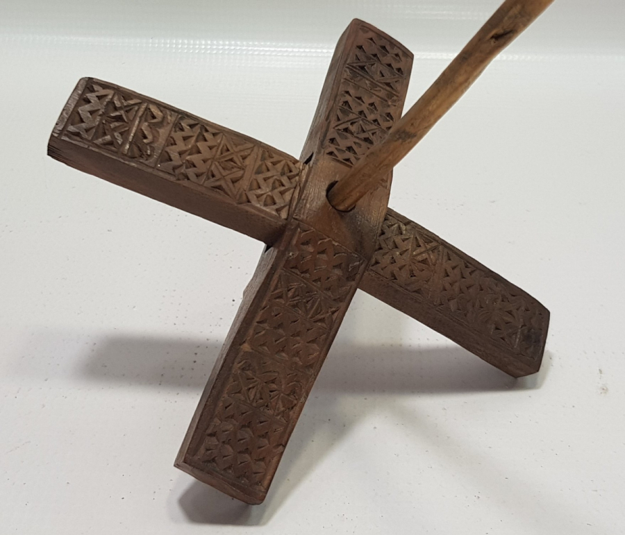 ÜZERİ İŞLEMELİ OSMANLI DÖNEMİ AHŞAP KİRMAN