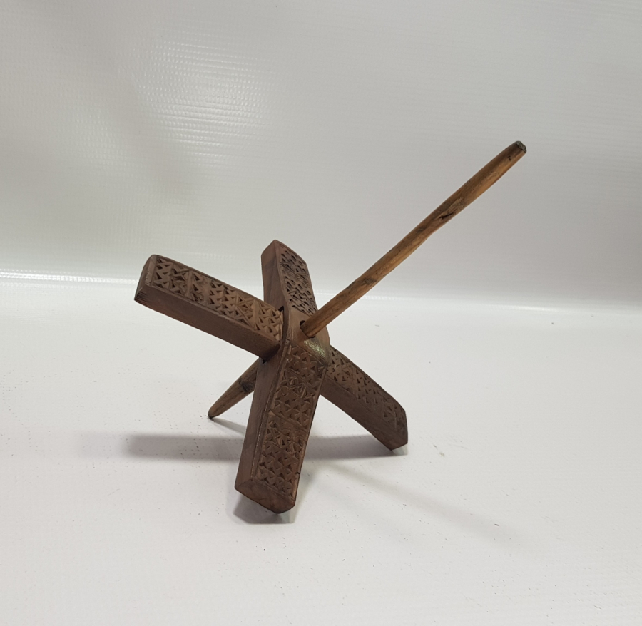 ÜZERİ İŞLEMELİ OSMANLI DÖNEMİ AHŞAP KİRMAN