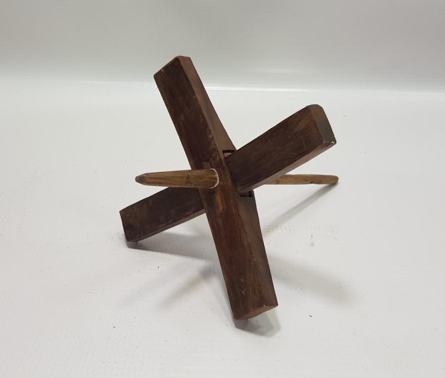 ÜZERİ İŞLEMELİ OSMANLI DÖNEMİ AHŞAP KİRMAN