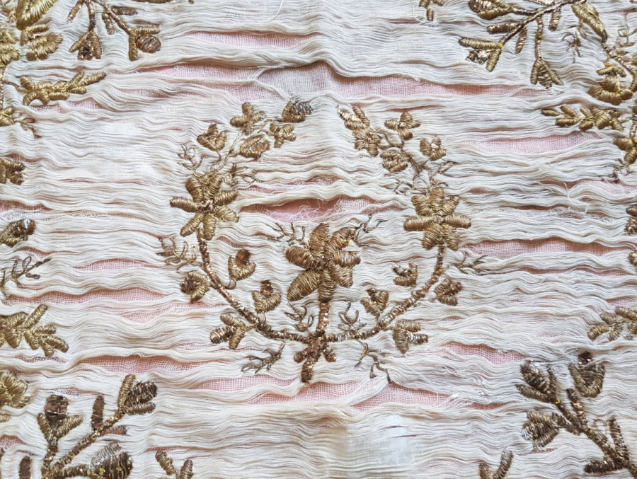 OSMANLI DÖNEMİ ALTIN SIRMA İŞÇİLİKLİ İPEK HAMAM BOHÇASI