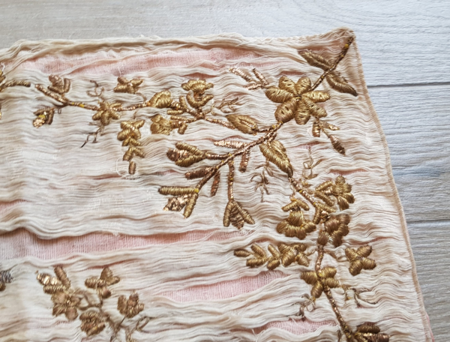 OSMANLI DÖNEMİ ALTIN SIRMA İŞÇİLİKLİ İPEK HAMAM BOHÇASI