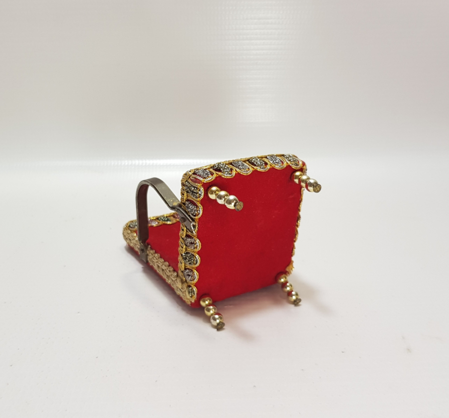 KOLTUK FORMUNDA YAPILMIŞ ANTİKA CEP SAATİ STANDI