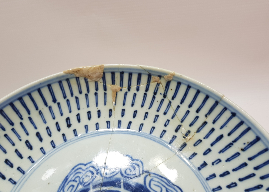 HALİYLE KONDİSYONDA BÜYÜK BOY EL BOYAMA ESKİ ÇİN PORSELEN TABAK