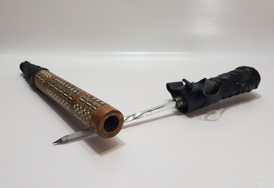 İÇİNDE GİZLİ ŞİŞ BULUNAN MARKUTERİ İŞÇİLİKLİ ANTİKA AT KAMÇISI