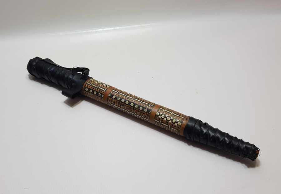 İÇİNDE GİZLİ ŞİŞ BULUNAN MARKUTERİ İŞÇİLİKLİ ANTİKA AT KAMÇISI