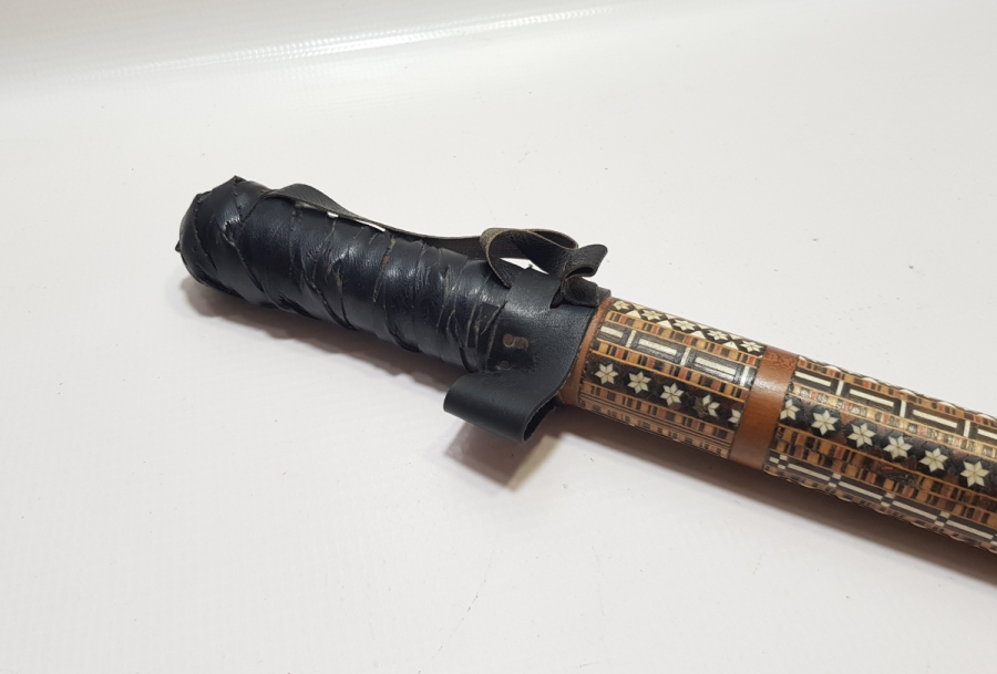 İÇİNDE GİZLİ ŞİŞ BULUNAN MARKUTERİ İŞÇİLİKLİ ANTİKA AT KAMÇISI