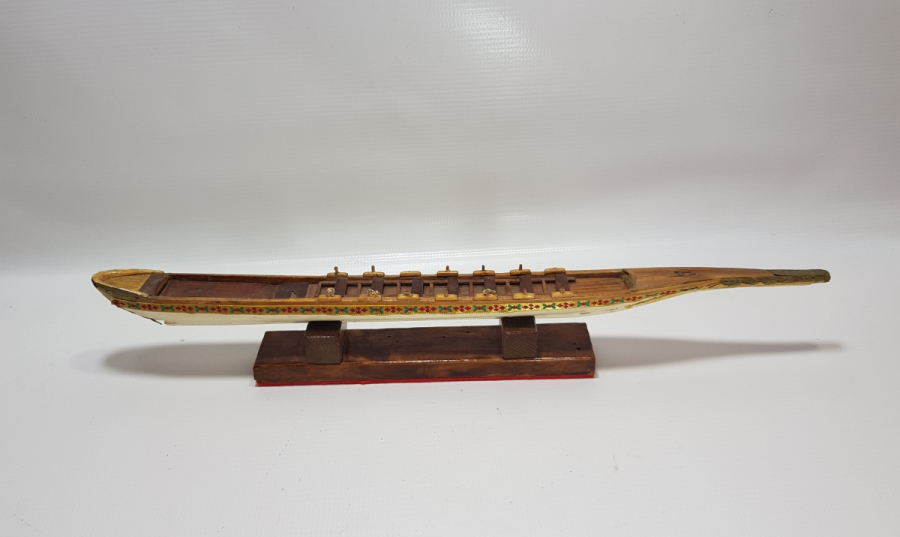 OSMANLI DÖNEMİ EL YAPIMI BÜYÜK BOY AHŞAP SALTANAT KAYIĞI FORMLU MASA ÜSTÜ OBJESİ