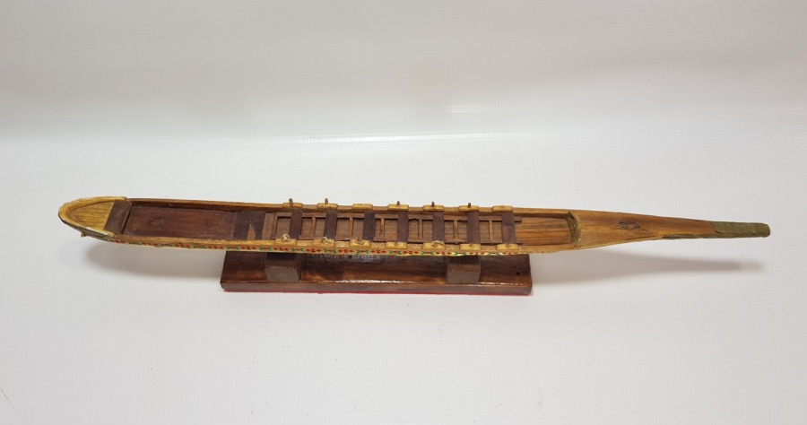 OSMANLI DÖNEMİ EL YAPIMI BÜYÜK BOY AHŞAP SALTANAT KAYIĞI FORMLU MASA ÜSTÜ OBJESİ