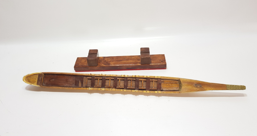 OSMANLI DÖNEMİ EL YAPIMI BÜYÜK BOY AHŞAP SALTANAT KAYIĞI FORMLU MASA ÜSTÜ OBJESİ