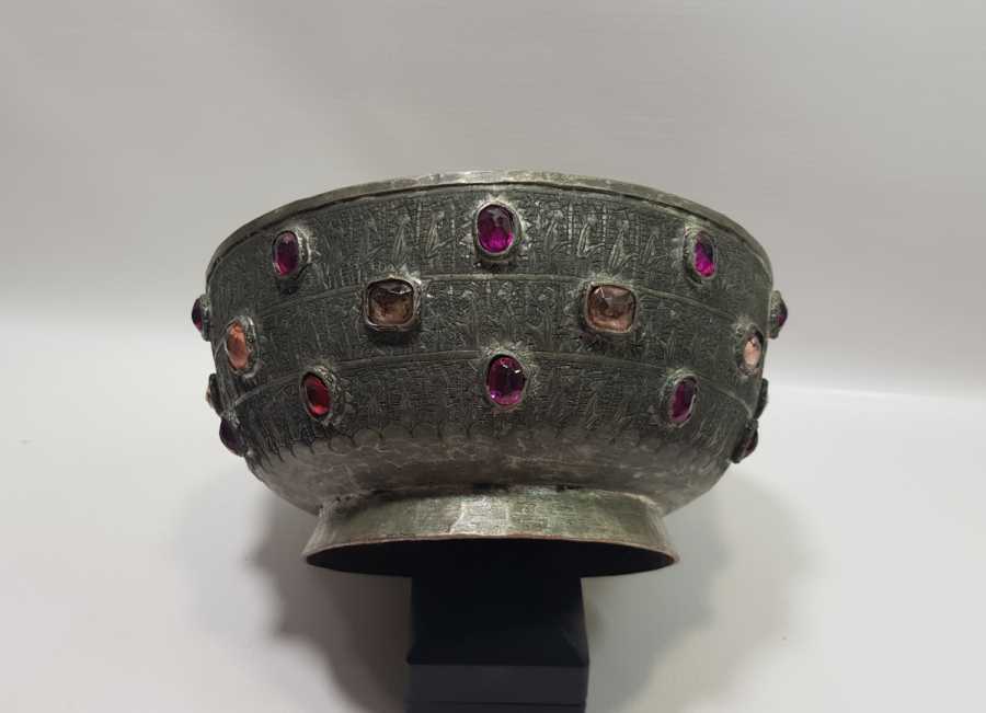 ÜZERİ DOĞAL TAŞLARLA SÜSLÜ ÖZEL YAPIM BÜYÜK BOY İRAN KASE