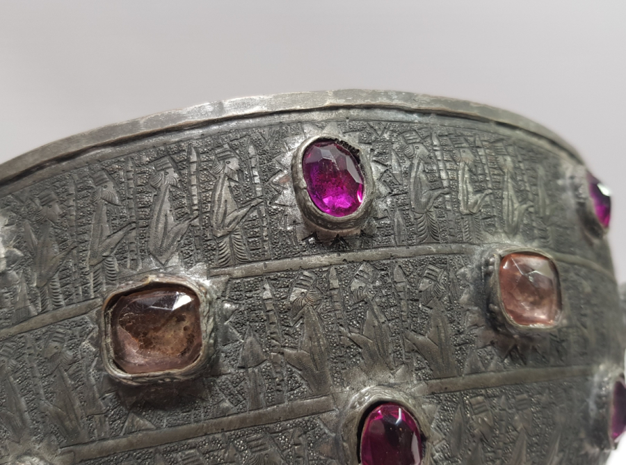 ÜZERİ DOĞAL TAŞLARLA SÜSLÜ ÖZEL YAPIM BÜYÜK BOY İRAN KASE