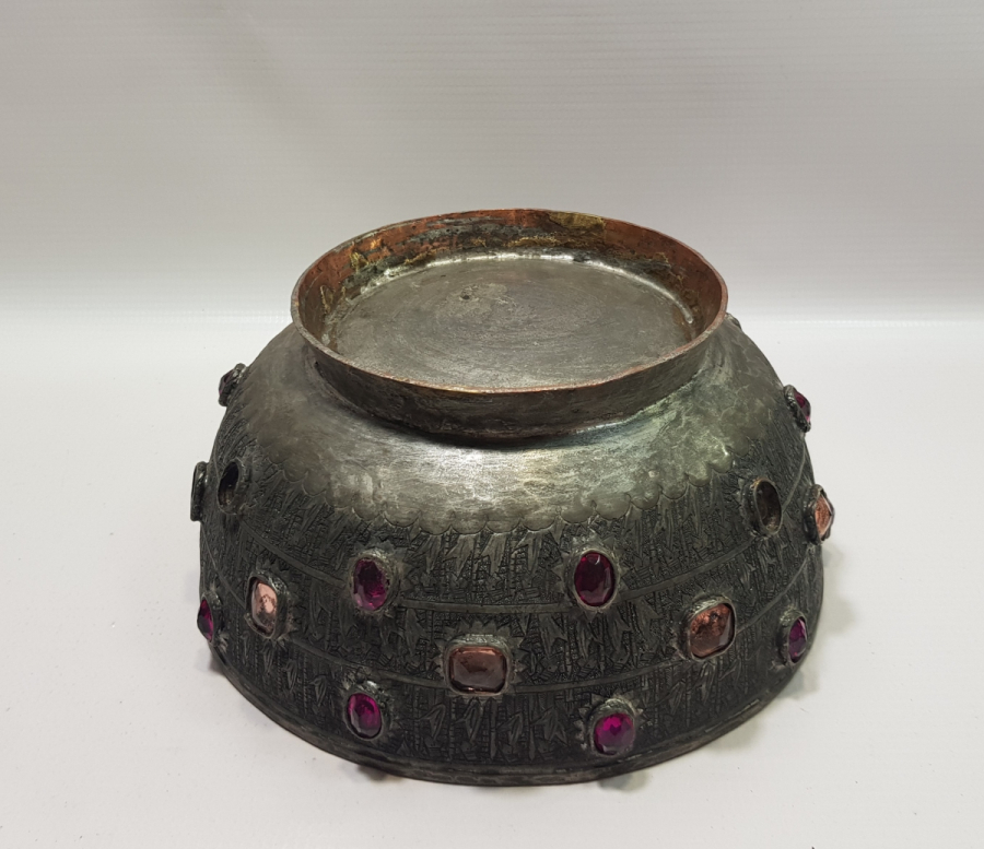 ÜZERİ DOĞAL TAŞLARLA SÜSLÜ ÖZEL YAPIM BÜYÜK BOY İRAN KASE