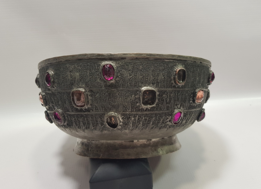 ÜZERİ DOĞAL TAŞLARLA SÜSLÜ ÖZEL YAPIM BÜYÜK BOY İRAN KASE