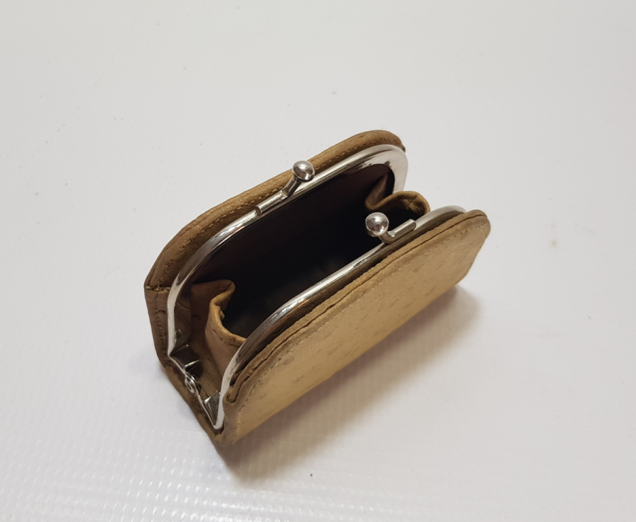 DEVEKUŞU DERİSİNDEN YAPILMIŞ NADİR ANTİKA CÜZDAN