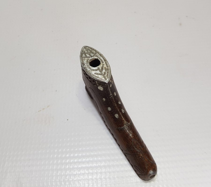 OSMANLI DÖNEMİ AYAKKABI FORMUNDA YAPILMIŞ ÜZERİ HAYAT AĞAÇLI ESARET İŞİ SİGARA AĞIZLIĞI