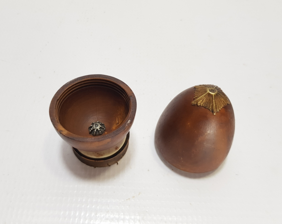 ÜZERİNDE OSMANLI ŞEMSESİ BULUNAN YUMURTA FORMLU ÇOK NADİR KAPAKLI TEKKE İŞİ TESPİH KUTUSU