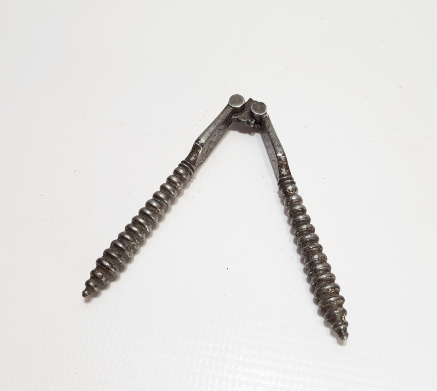 ÜZERİ İŞLEMELİ OSMANLI DÖNEMİ EL YAPIMI NADİR CEVİZ KIRACAĞI