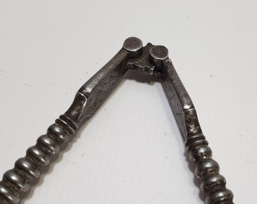 ÜZERİ İŞLEMELİ OSMANLI DÖNEMİ EL YAPIMI NADİR CEVİZ KIRACAĞI