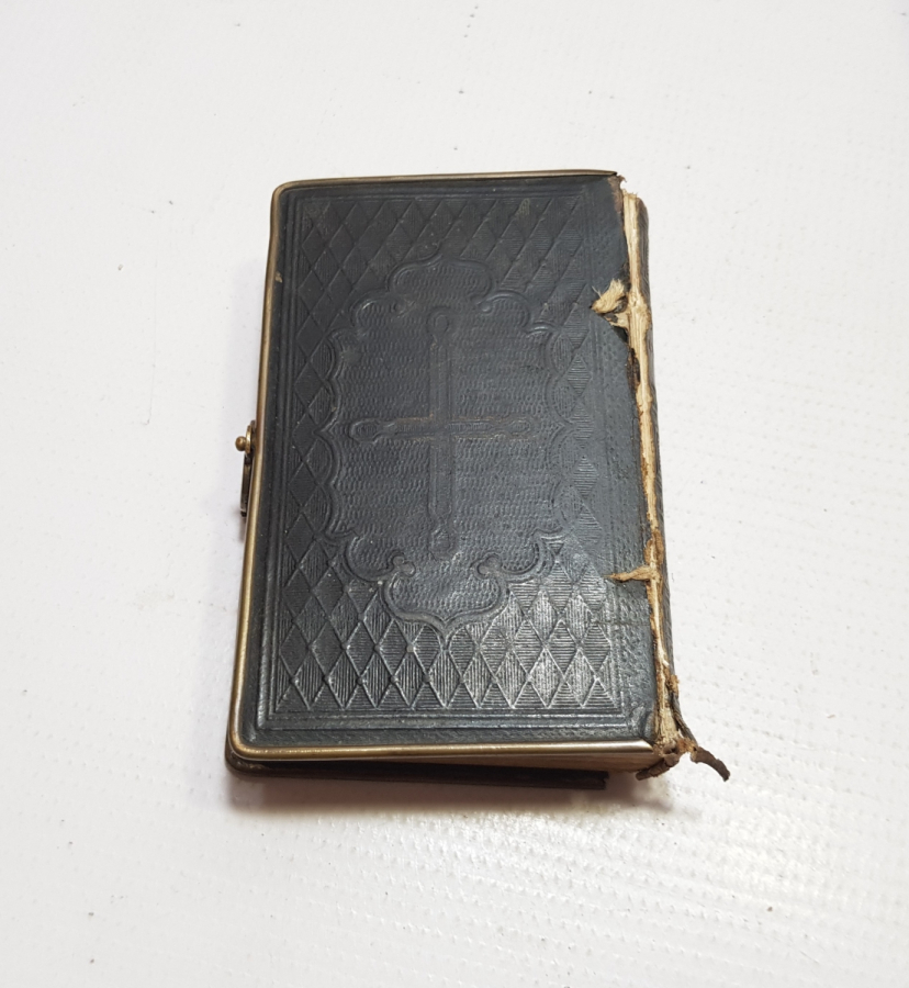 ALTIN VARAKLI ANTİKA İNCİL