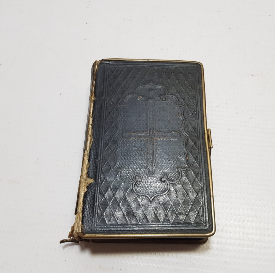 ALTIN VARAKLI ANTİKA İNCİL